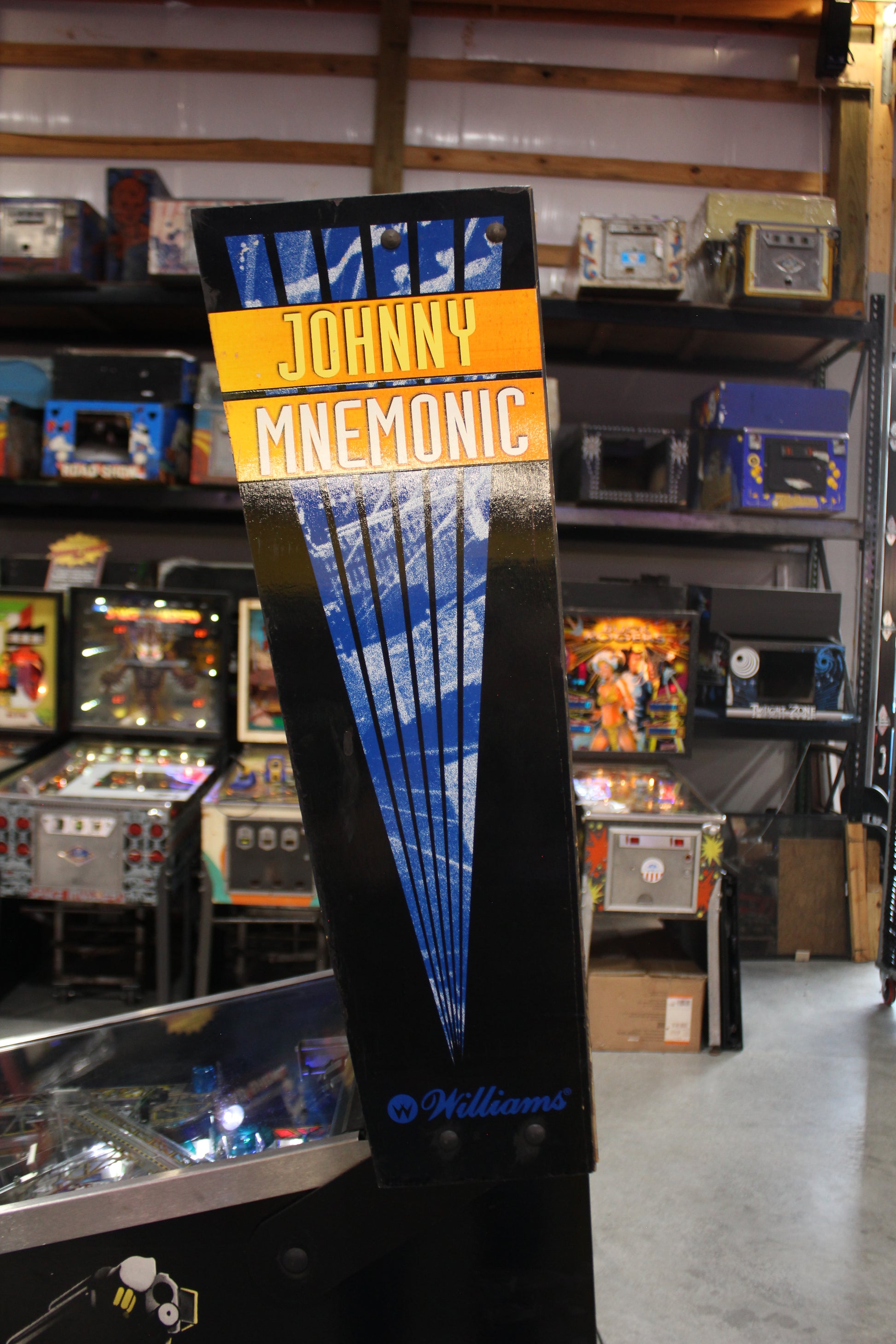 JOHNNY MNEMONIC - 1995 Williams Pinball Machine - WORKS 100% - Defeat the Matrix with the Glove!!!
