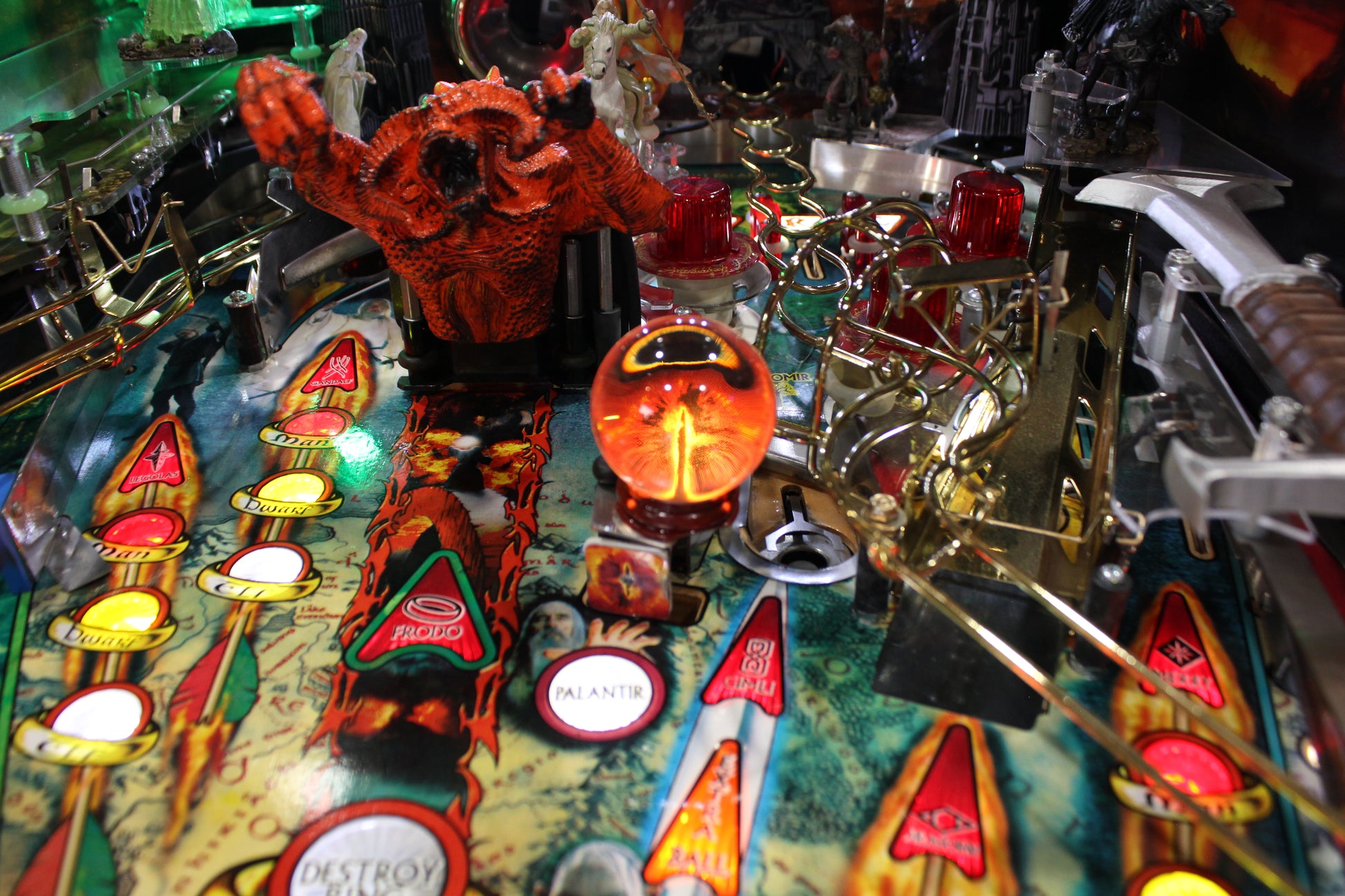 LORD OF THE RINGS - 2003 Stern Pinball Machine - VERY NICE GAME - BRASS RAMPS & WIREFORMS ADDED - Several Mods
