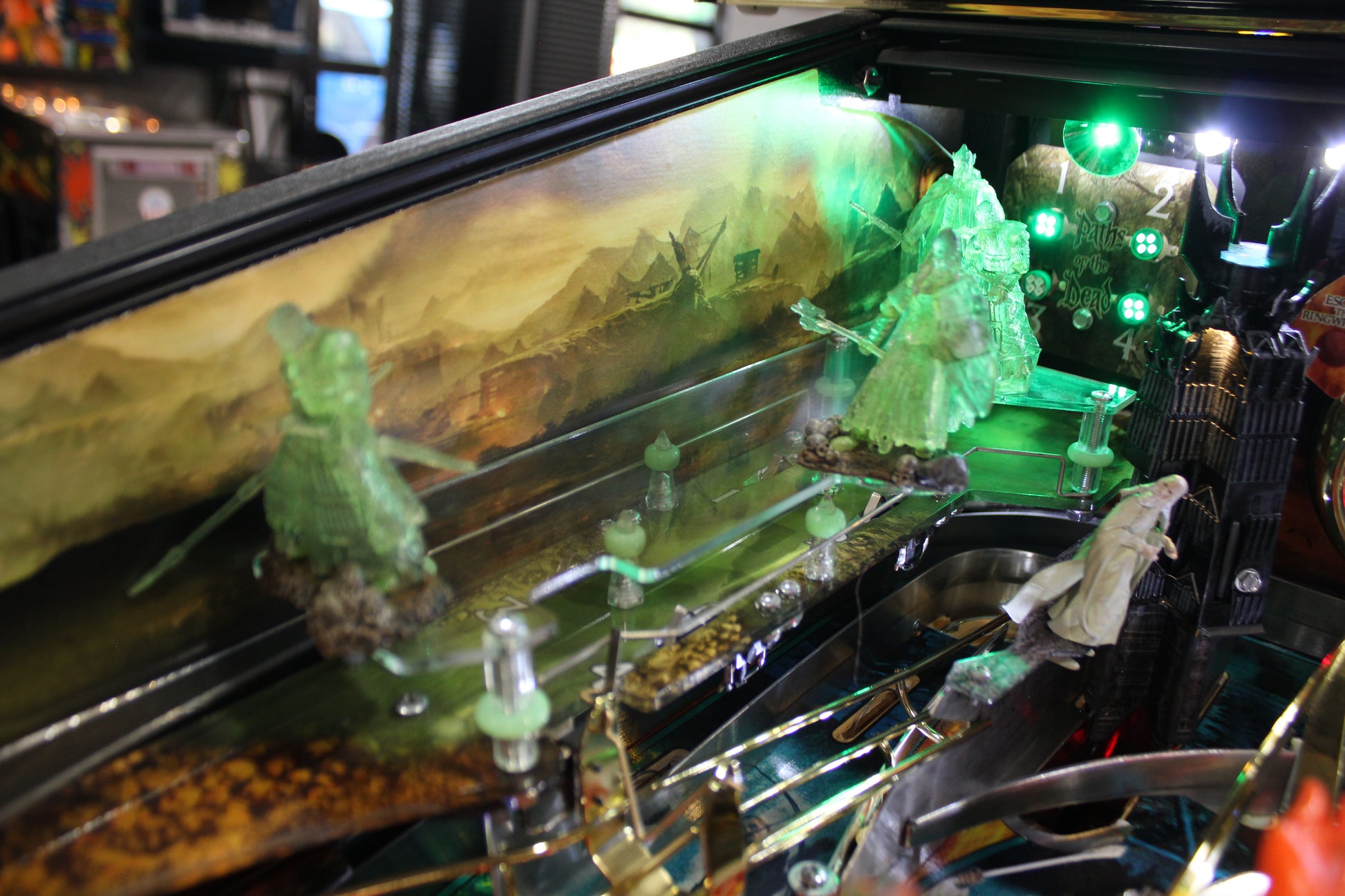 LORD OF THE RINGS - 2003 Stern Pinball Machine - VERY NICE GAME - BRASS RAMPS & WIREFORMS ADDED - Several Mods