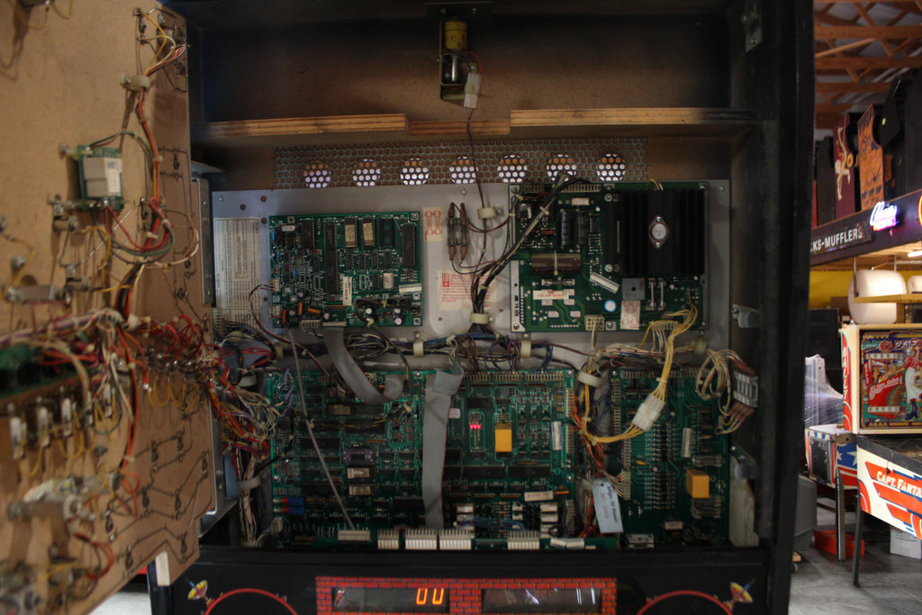 BIG GUNS - 1987 Williams Pinball Machine - WORKS 100% - Really Nice Game - Great Features
