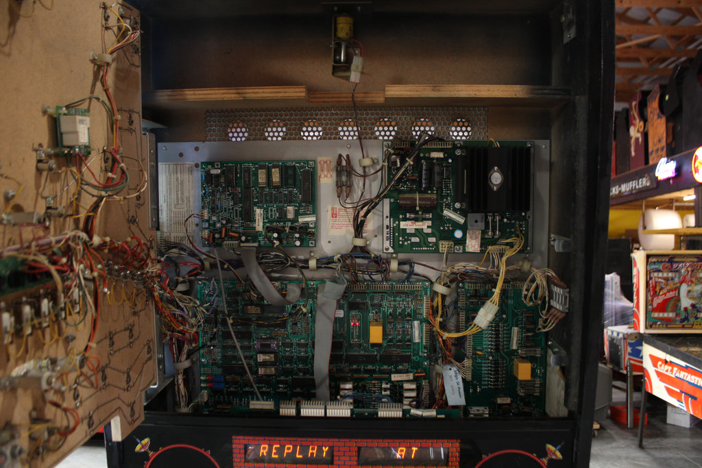 BIG GUNS - 1987 Williams Pinball Machine - WORKS 100% - Really Nice Game - Great Features