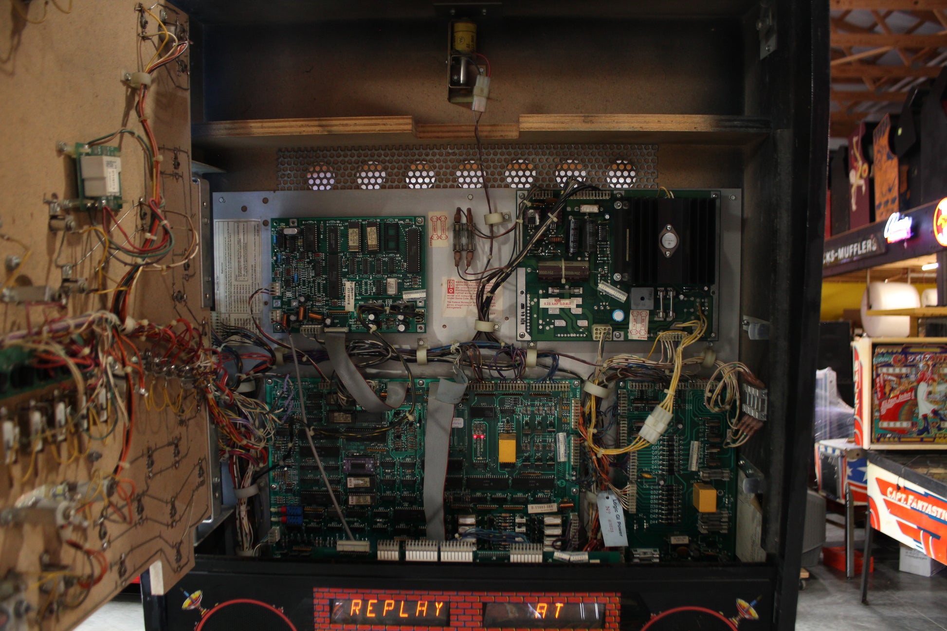 BIG GUNS - 1987 Williams Pinball Machine - WORKS 100% - Really Nice Game - Great Features