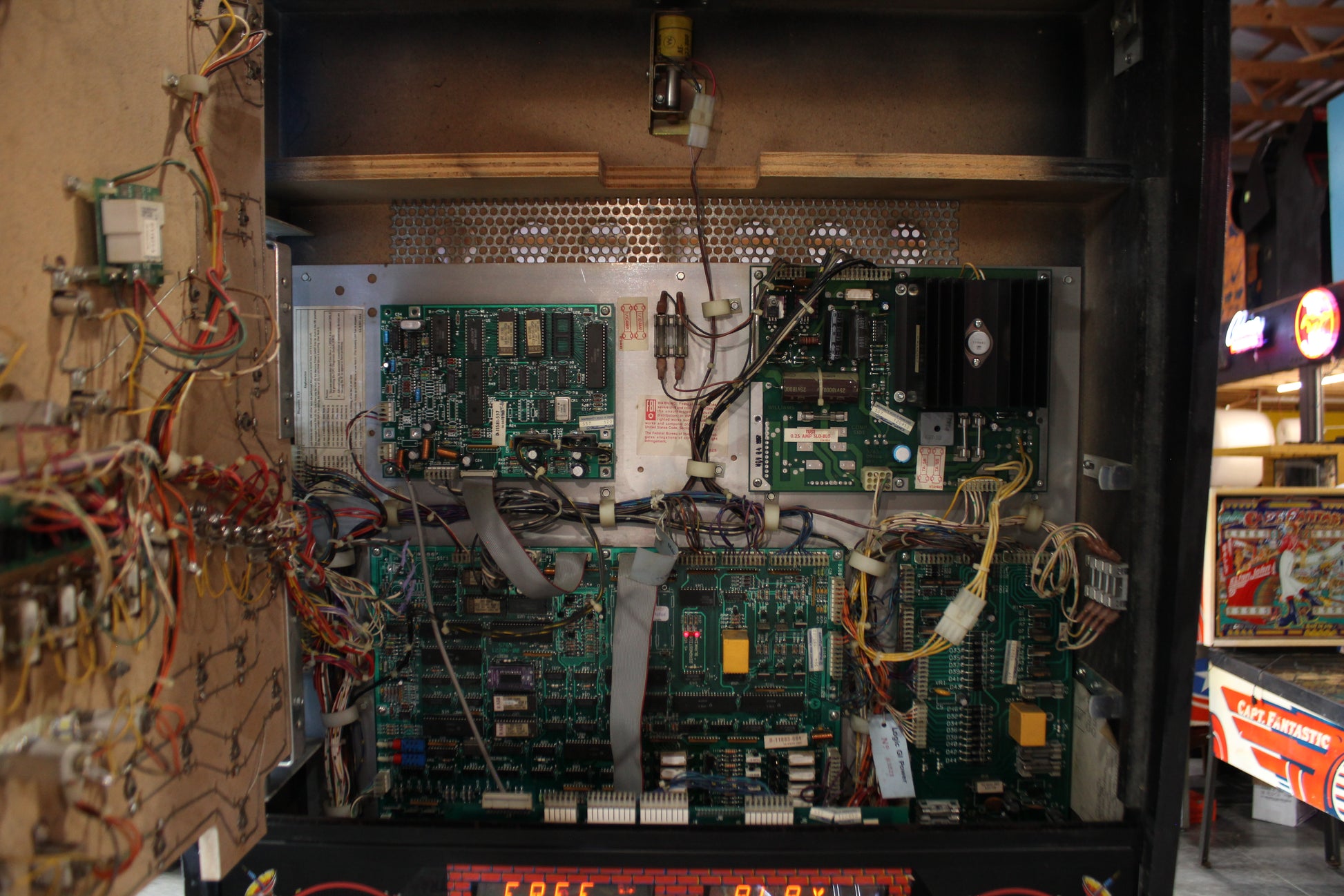 BIG GUNS - 1987 Williams Pinball Machine - WORKS 100% - Really Nice Game - Great Features