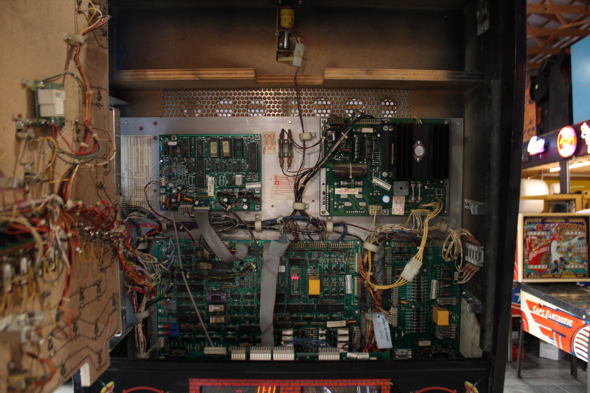 BIG GUNS - 1987 Williams Pinball Machine - WORKS 100% - Really Nice Game - Great Features