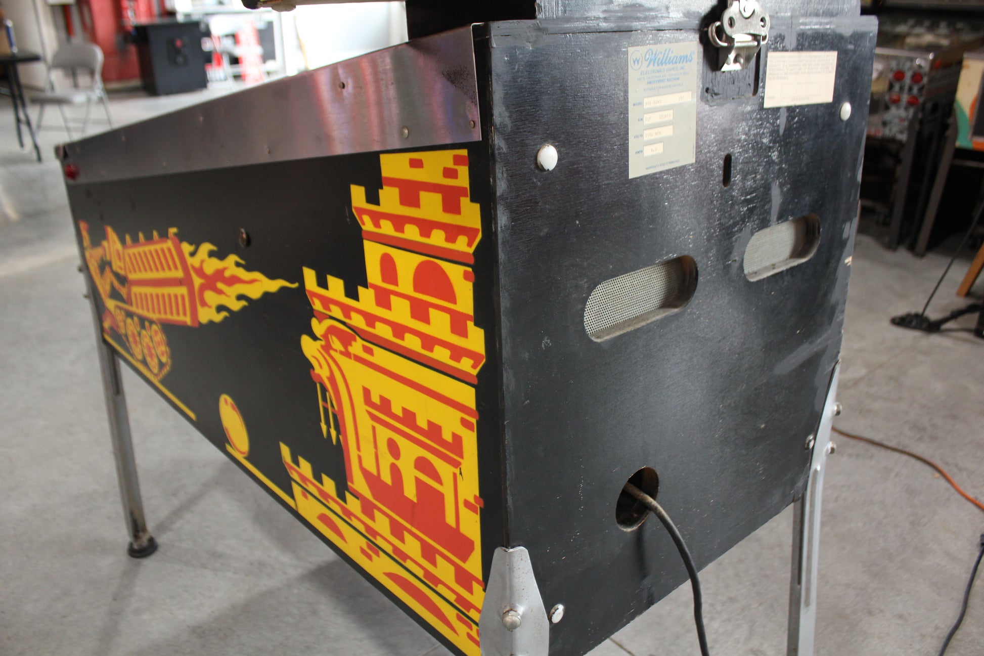 BIG GUNS - 1987 Williams Pinball Machine - WORKS 100% - Really Nice Game - Great Features