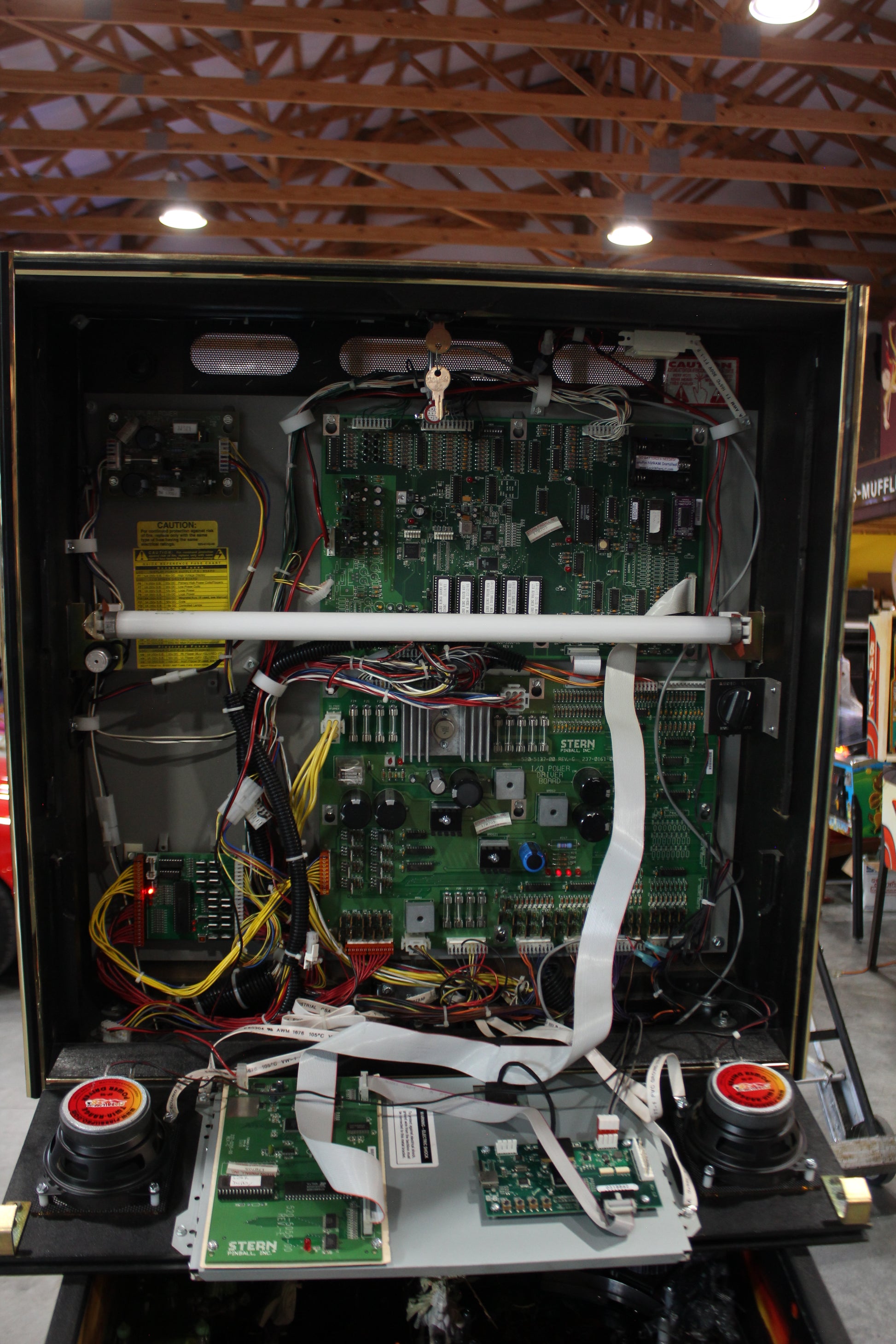 LORD OF THE RINGS - 2003 Stern Pinball Machine - VERY NICE GAME - BRASS RAMPS & WIREFORMS ADDED - Several Mods