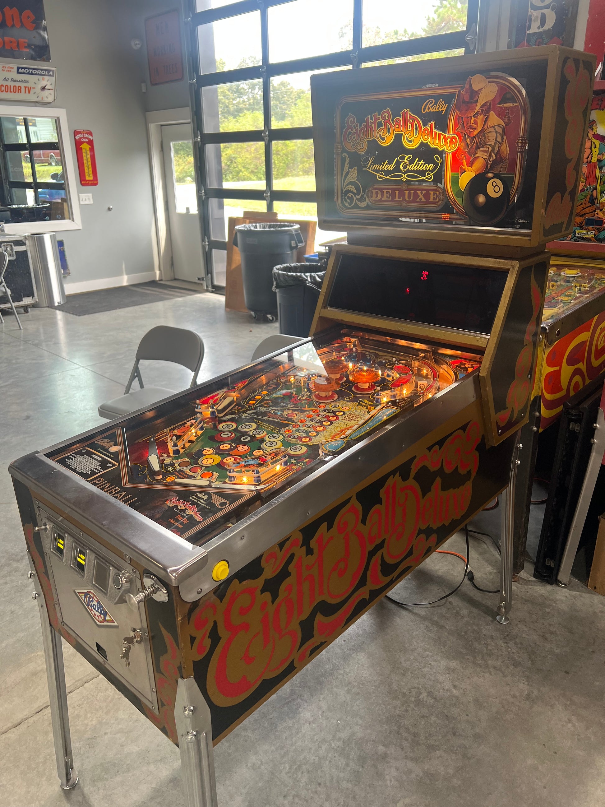 EIGHT BALL DELUXE LIMITED EDITION - 1982 Bally Pinball Machine - WORKS 100% - THE BEST GAME FROM THE PERIOD! - THE ORIGINAL LE!