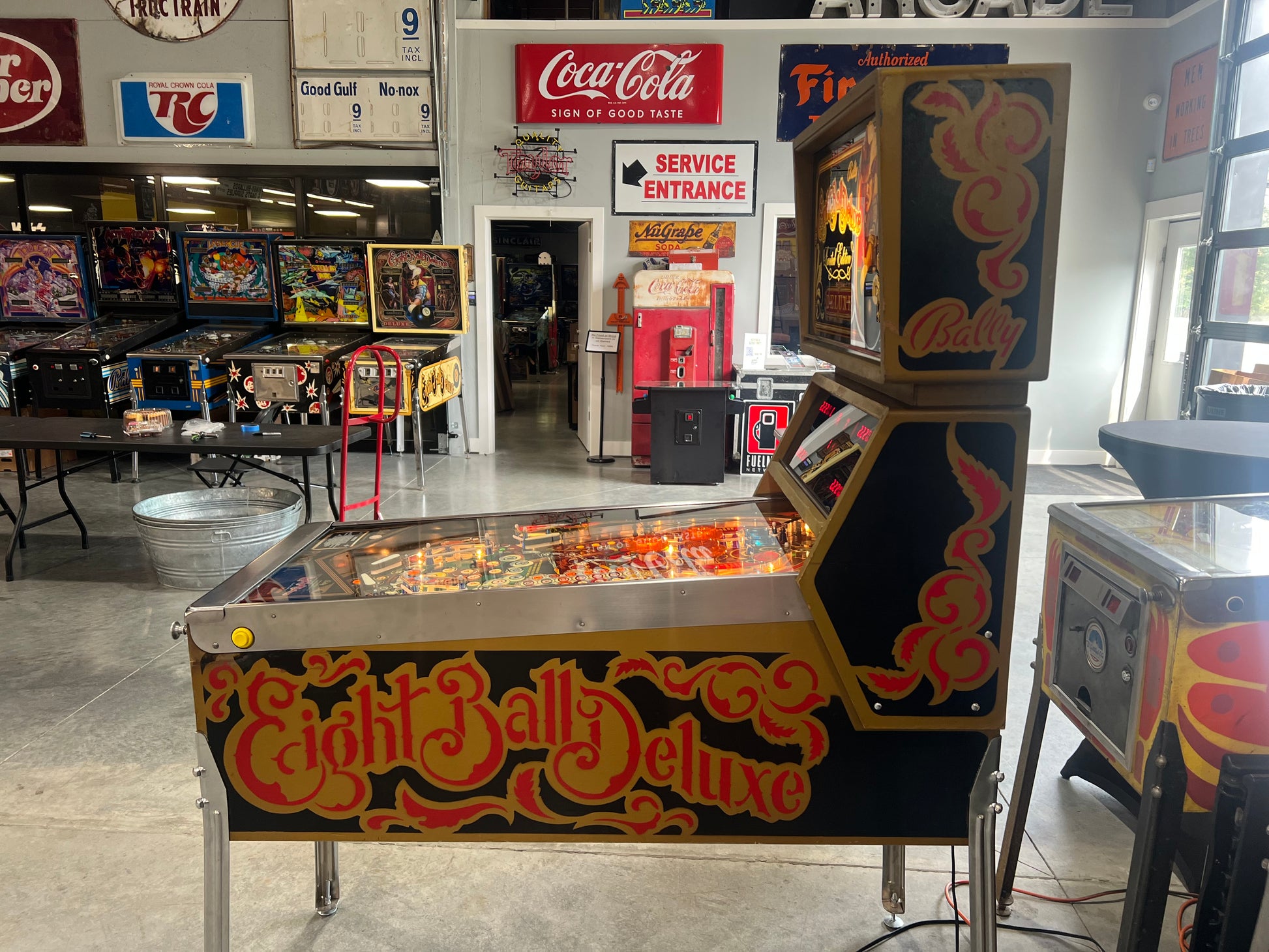EIGHT BALL DELUXE LIMITED EDITION - 1982 Bally Pinball Machine - WORKS 100% - THE BEST GAME FROM THE PERIOD! - THE ORIGINAL LE!