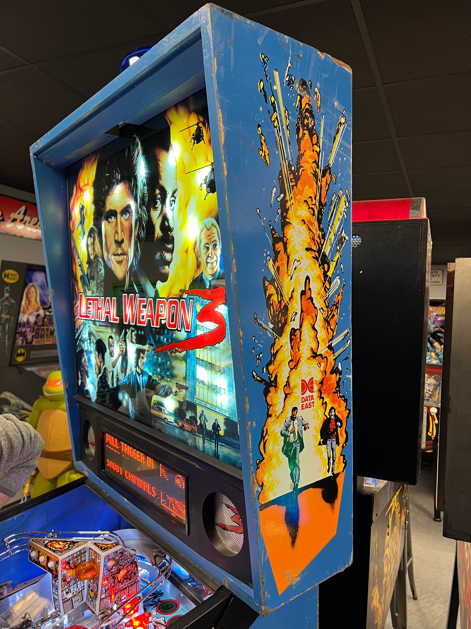 LETHAL WEAPON 3 - 1992 Data East Pinball Machine - Great Game - WORKING ALL THE WAY!