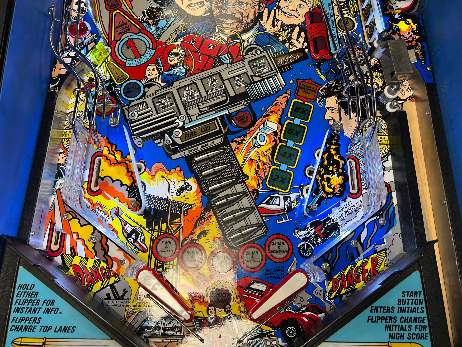 LETHAL WEAPON 3 - 1992 Data East Pinball Machine - Great Game - WORKING ALL THE WAY!