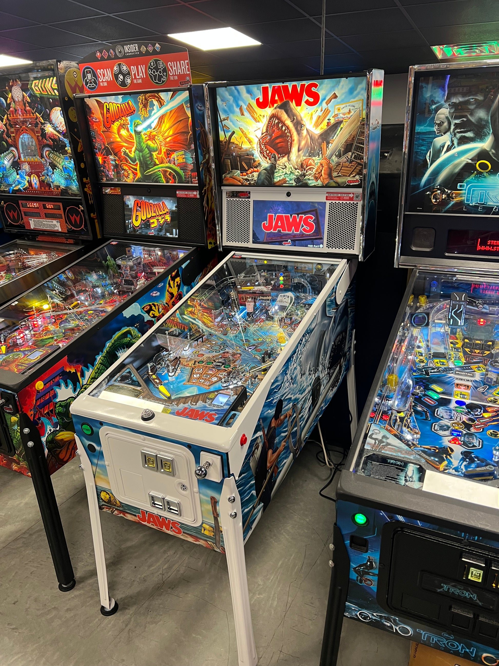 JAWS PREMIUM - 2026 Stern Pinball Machine - WORKS 100% - Brand New - INSIDER CONNECTED