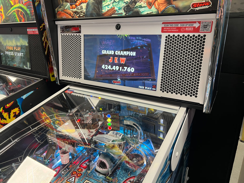 JAWS PREMIUM - 2026 Stern Pinball Machine - WORKS 100% - Brand New - INSIDER CONNECTED
